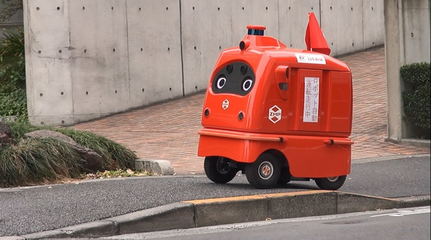 無人宅配ロボット「DeliRo(デリロ)」の公道での実証実験