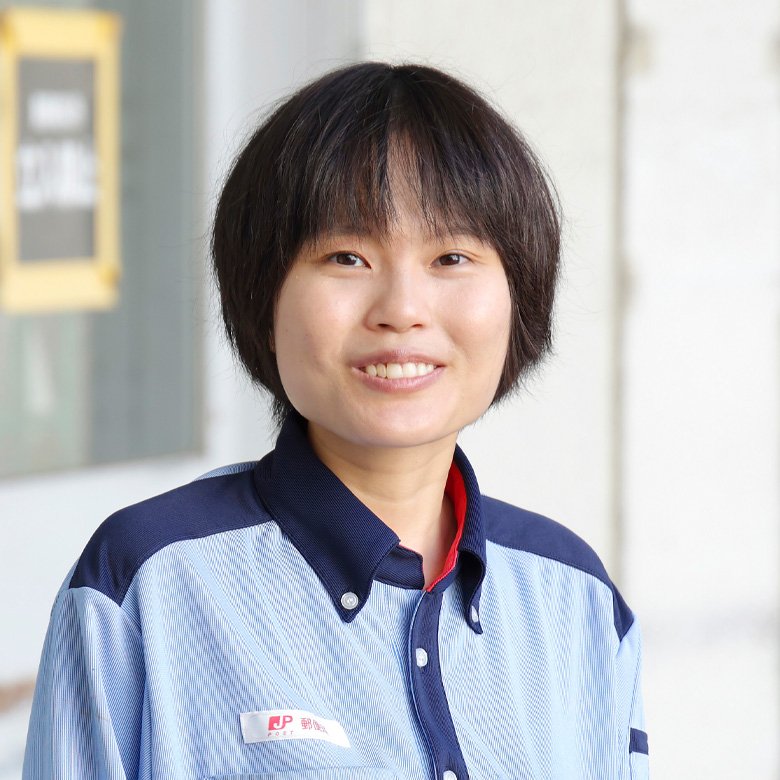 仕分けを担当する郵便部の社員