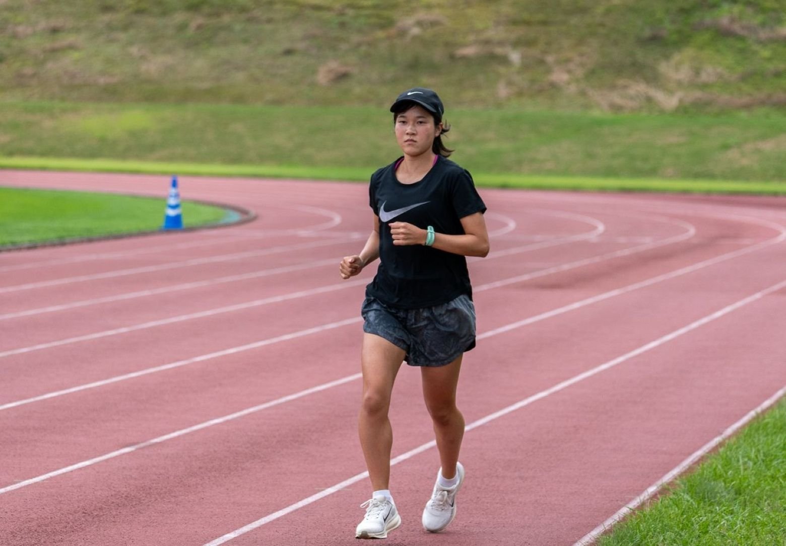 ジョグを行う大西 ひかり（おおにし ひかり）選手。