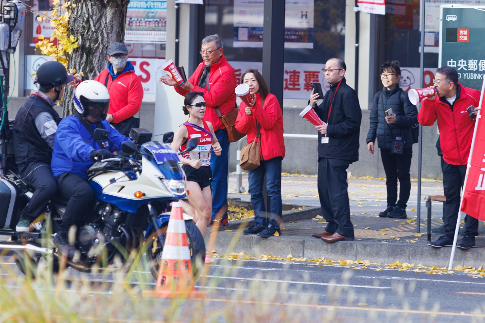 仙台中央郵便局前を力走する太田選手