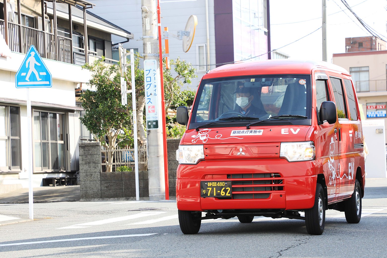 町中を走行するミニキャブ・ ミーブ