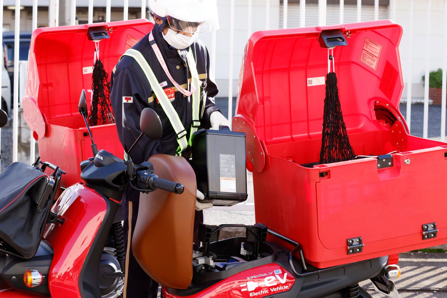 二輪車の給電の様子