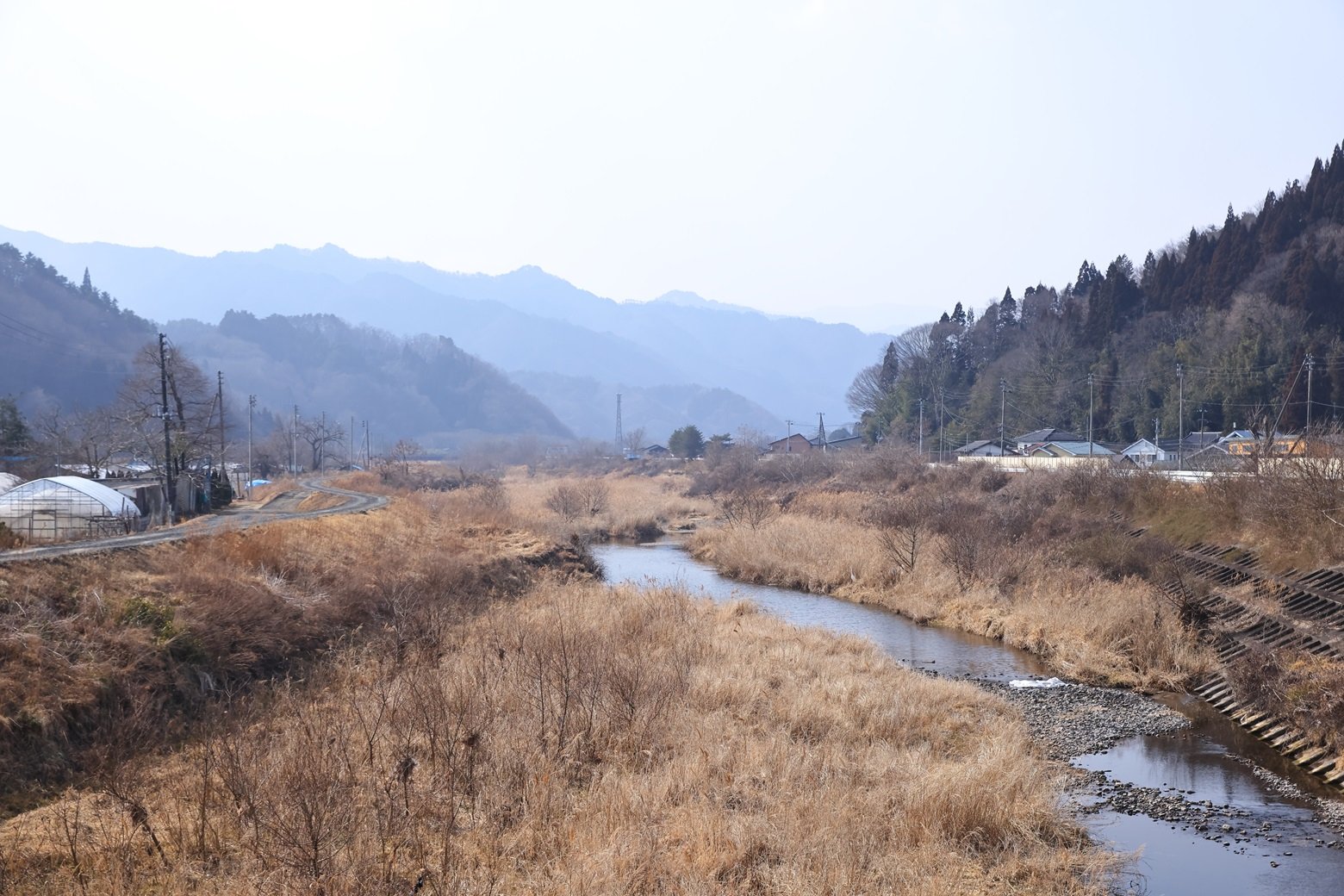 岩手花輪郵便局近くに流れる長沢川